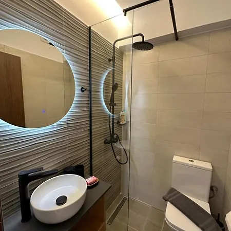 Aphrodite Apartment *